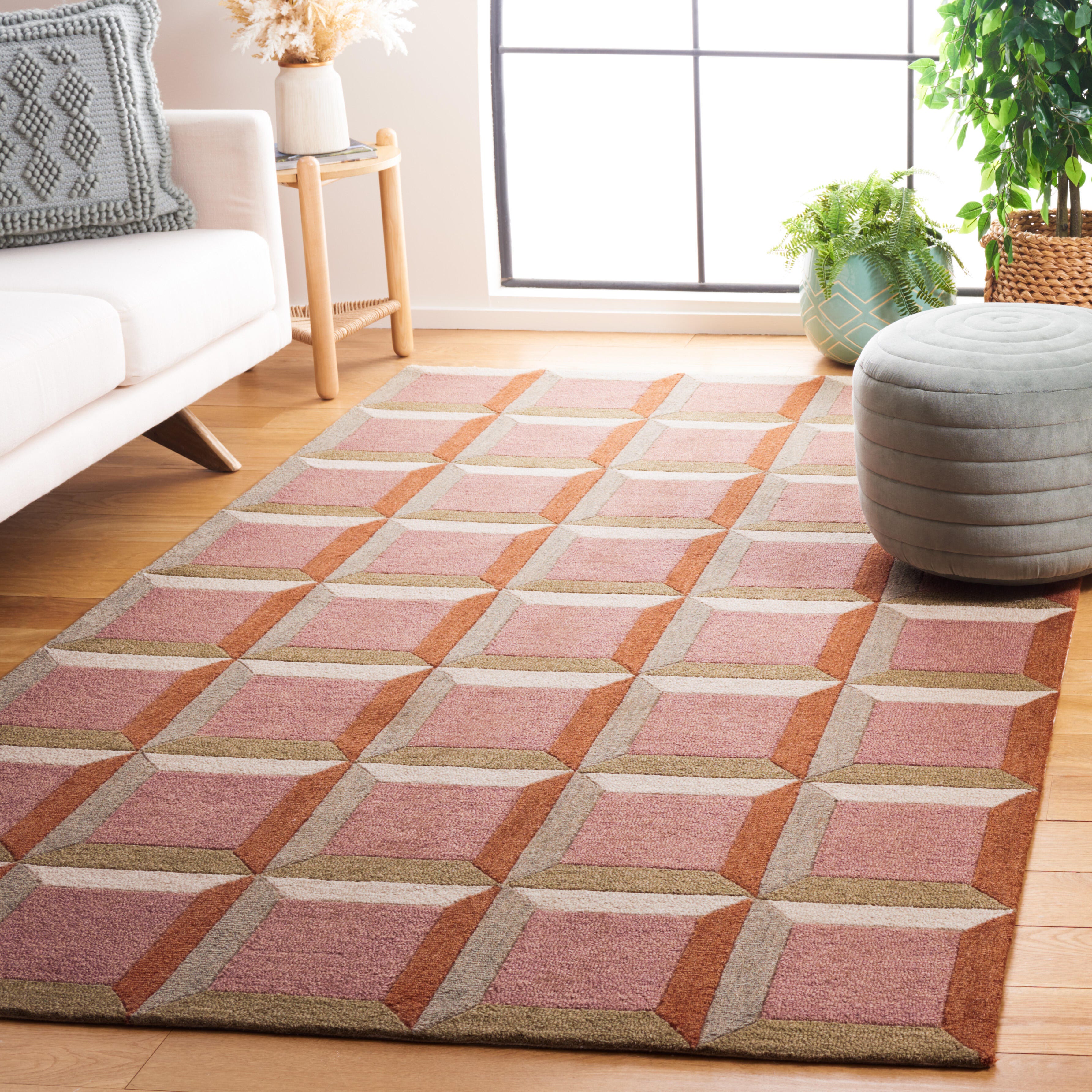 Safavieh Genre Helouisa 5' x 8' Area Rug, Beige/Red, rollover