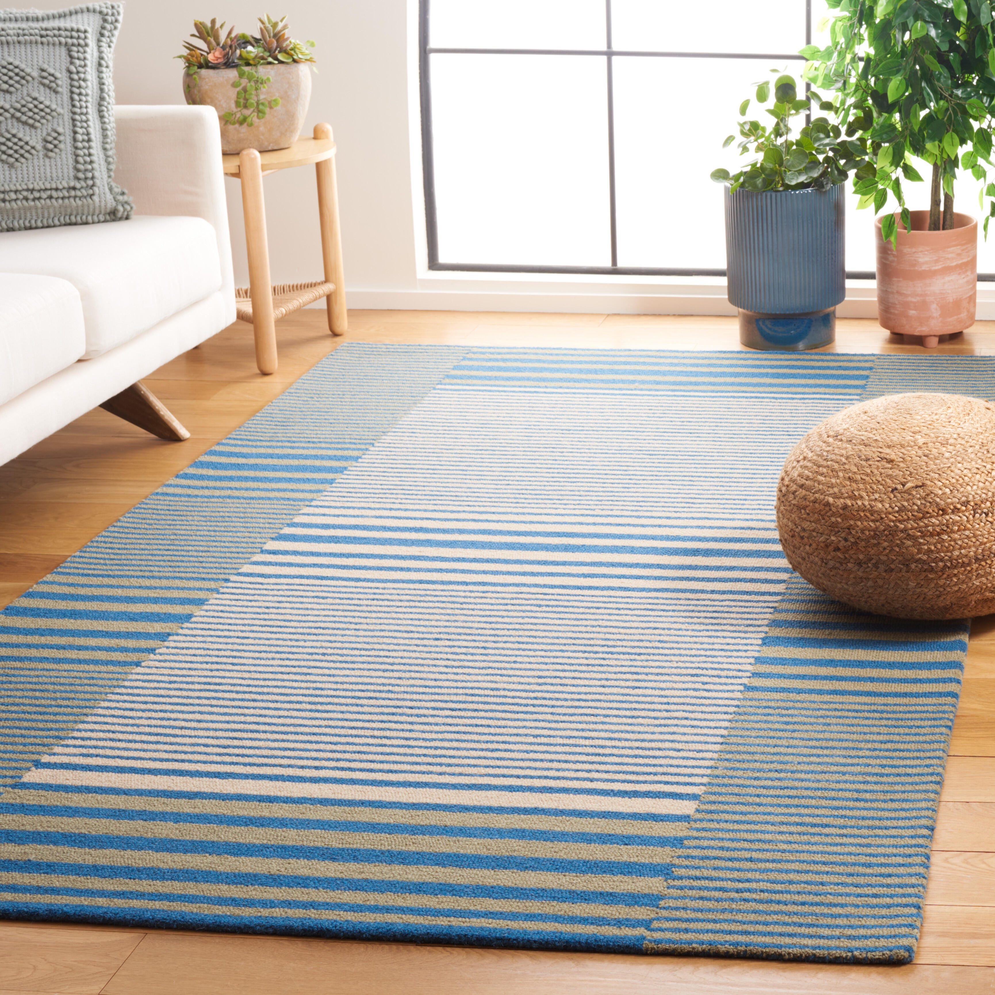 Safavieh Genre Linnie 5' x 8' Area Rug, Blue/Ivory, rollover