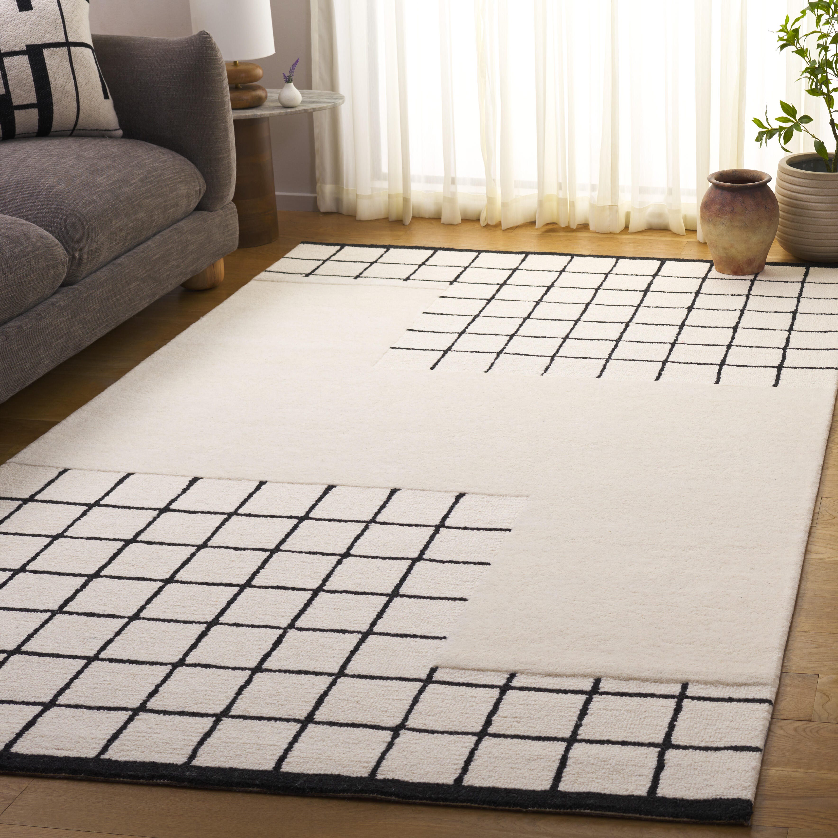 Safavieh Genre Xenija 6' x 9' Area Rug, Ivory/Black, rollover