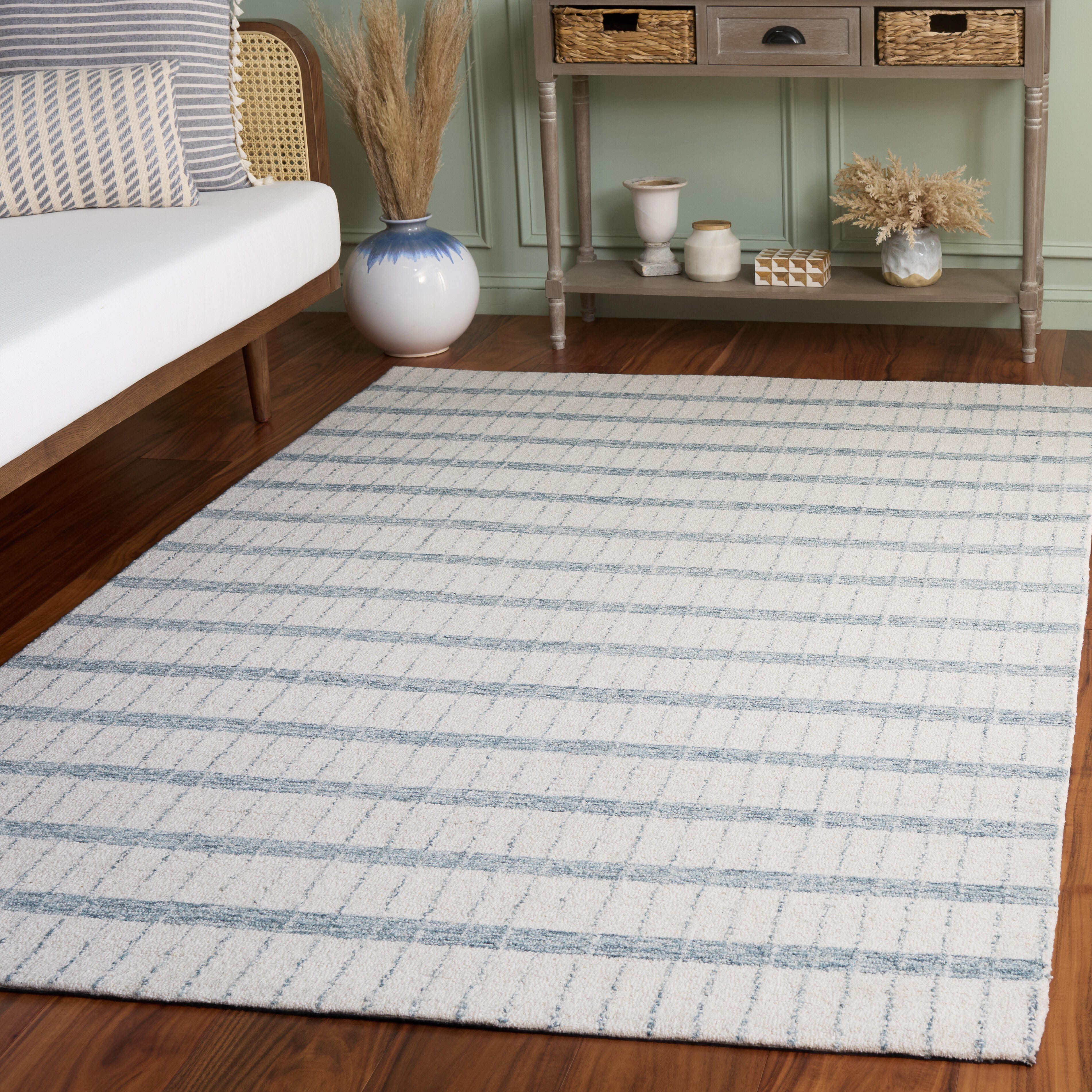 Safavieh Bettyann 5' x 8' Area Rug, Ivory/Blue, rollover