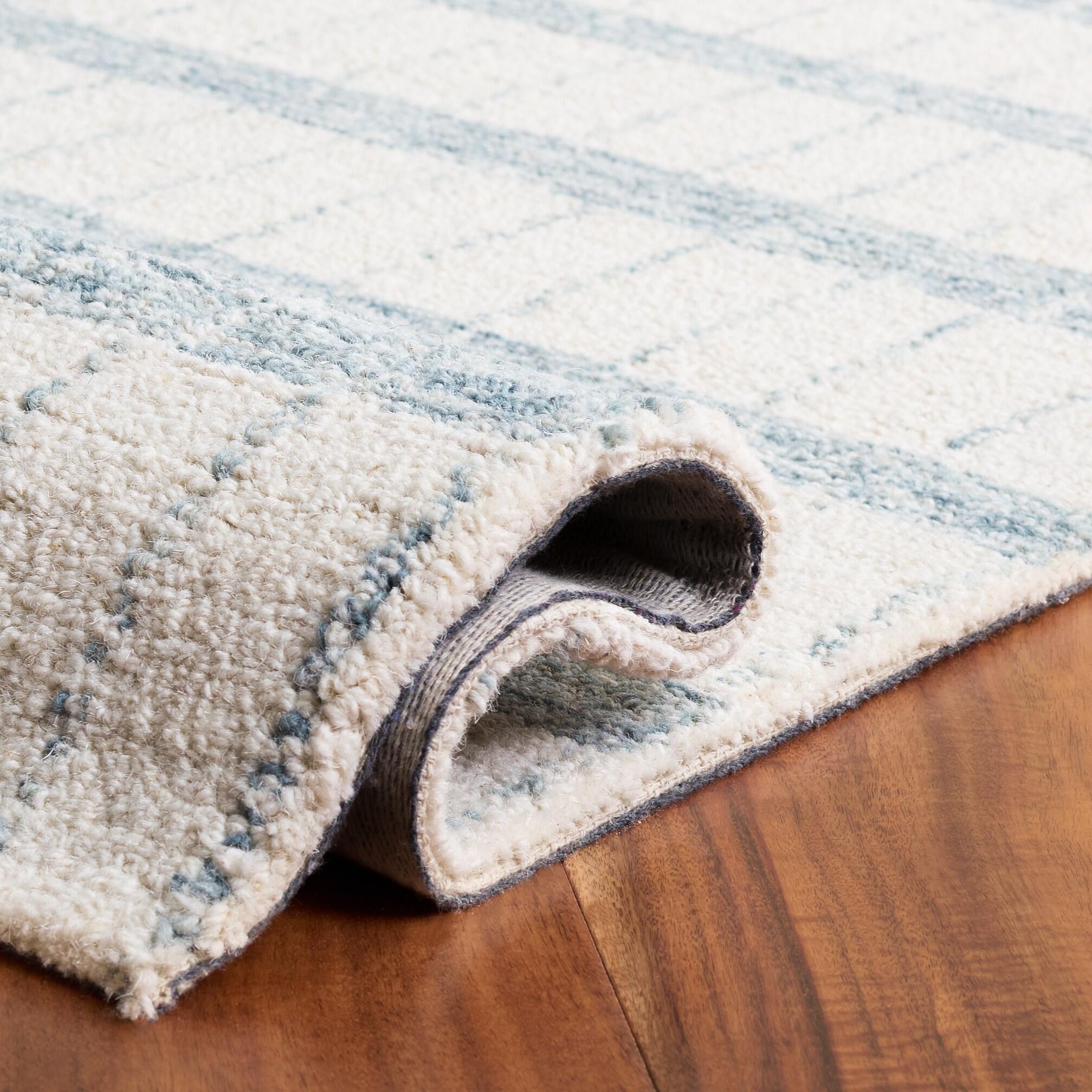 Safavieh Bettyann 5' x 8' Area Rug, Ivory/Blue, large