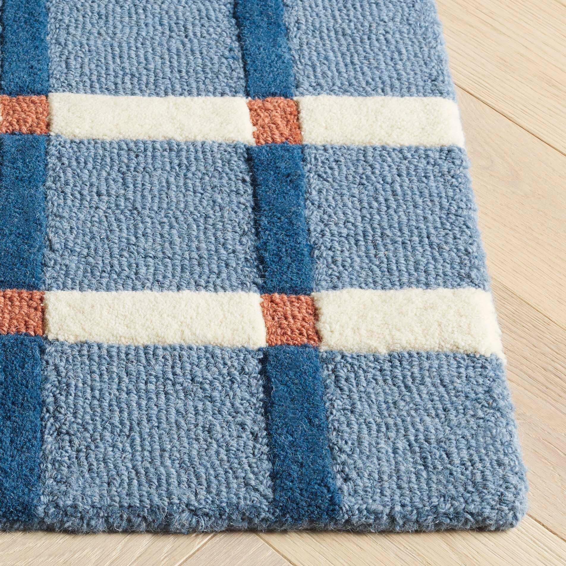 Safavieh Cvjatka 4' x 6' Accent Rug, Blue/Ivory, large