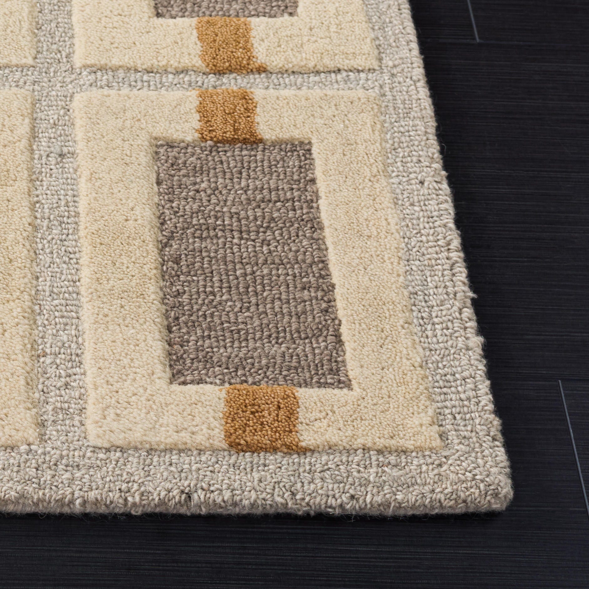 Safavieh Danielle 6' x 9' Area Rug, Beige/Gray, large