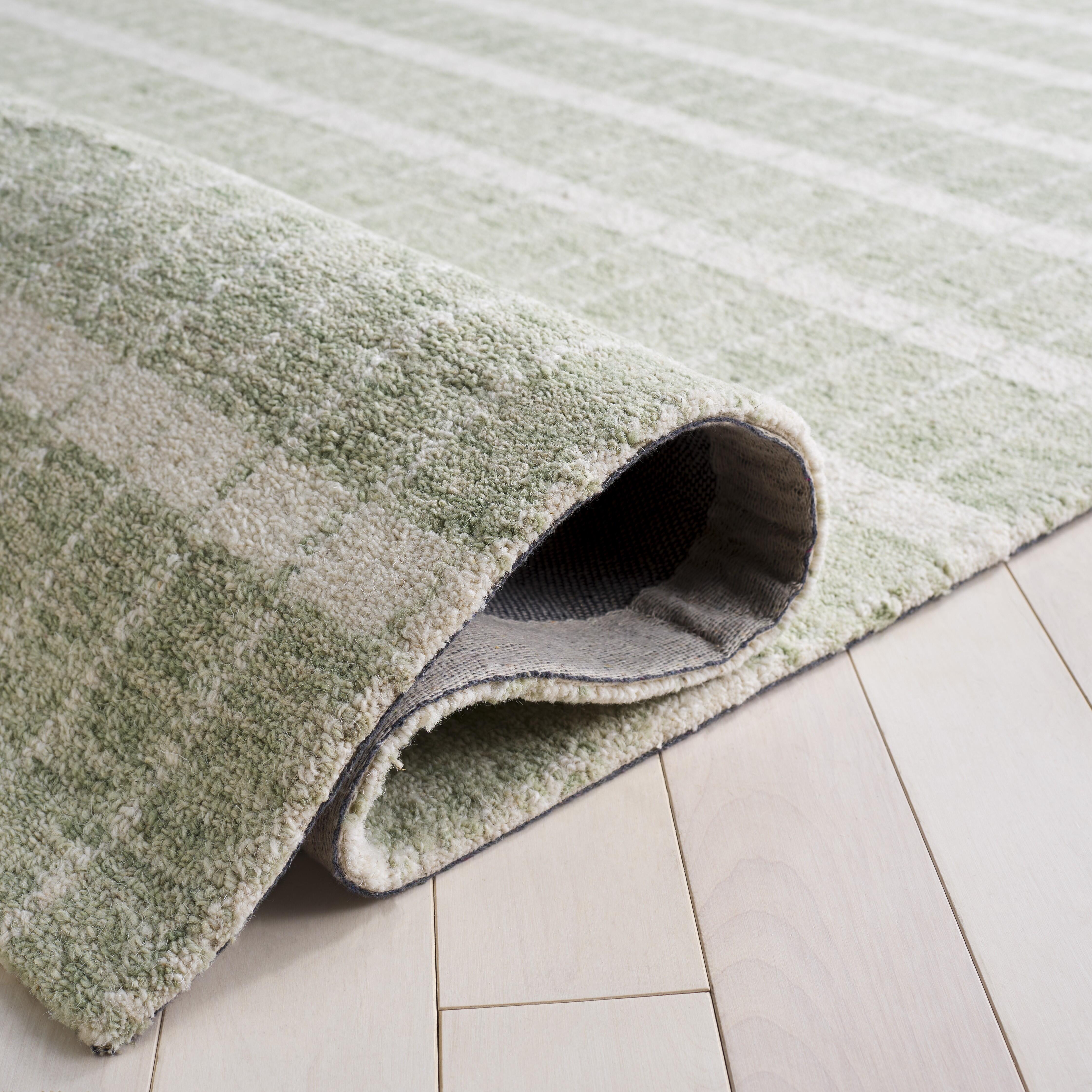 Safavieh Bettyann 5' x 8' Area Rug, Green/Ivory, large