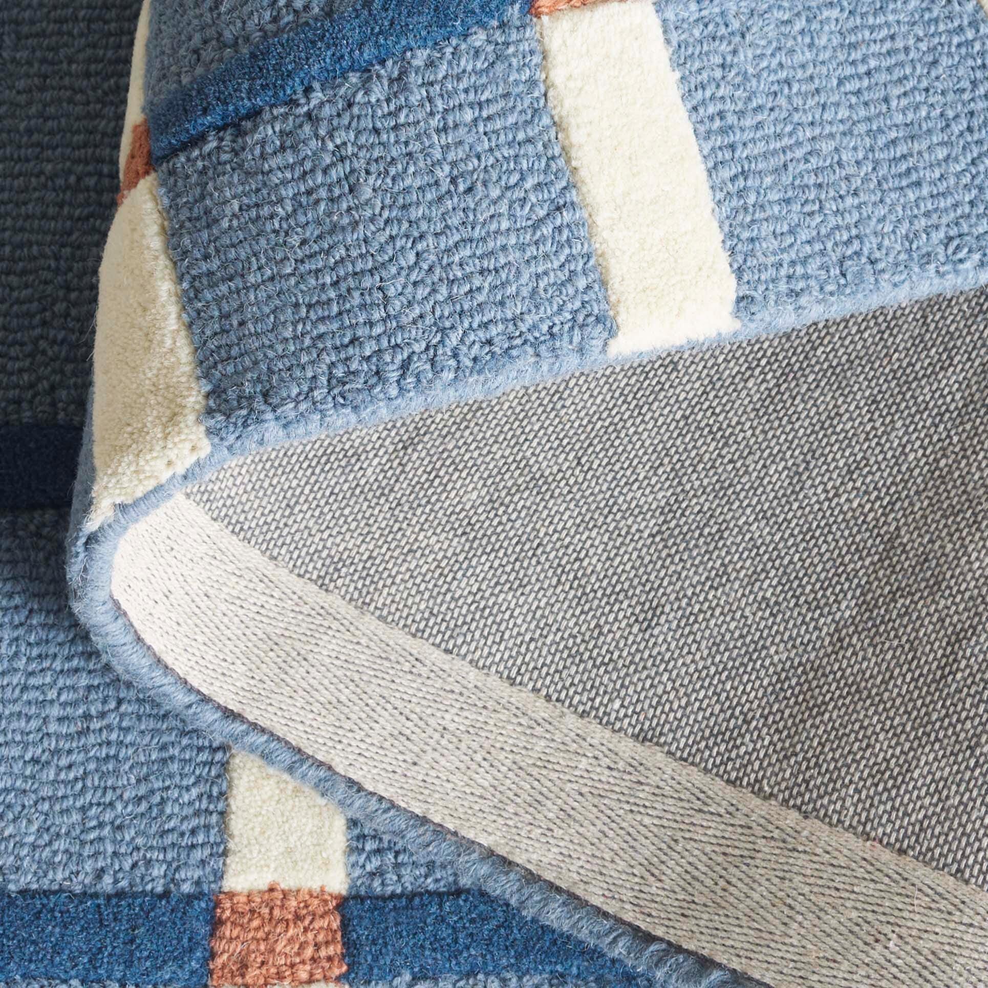 Safavieh Cvjatka 5' x 8' Area Rug, Blue/Ivory, large