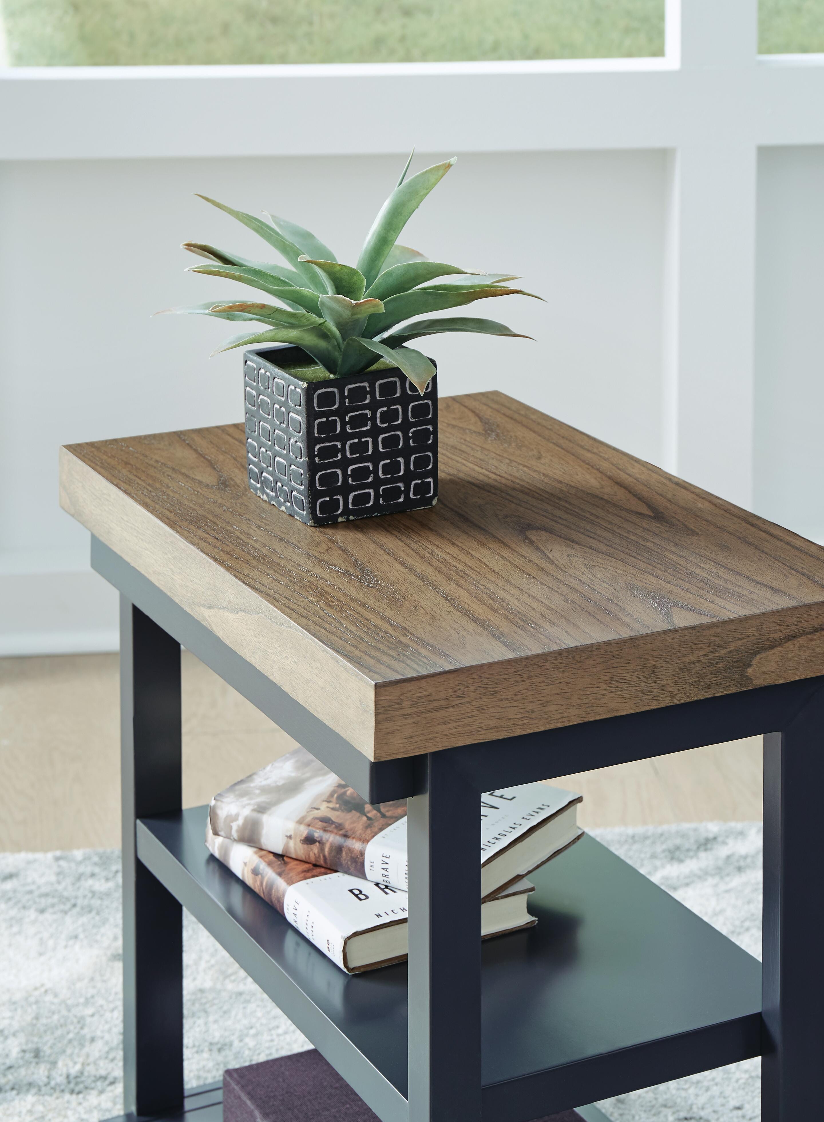 Landocken Table (Set of 3) - image 15