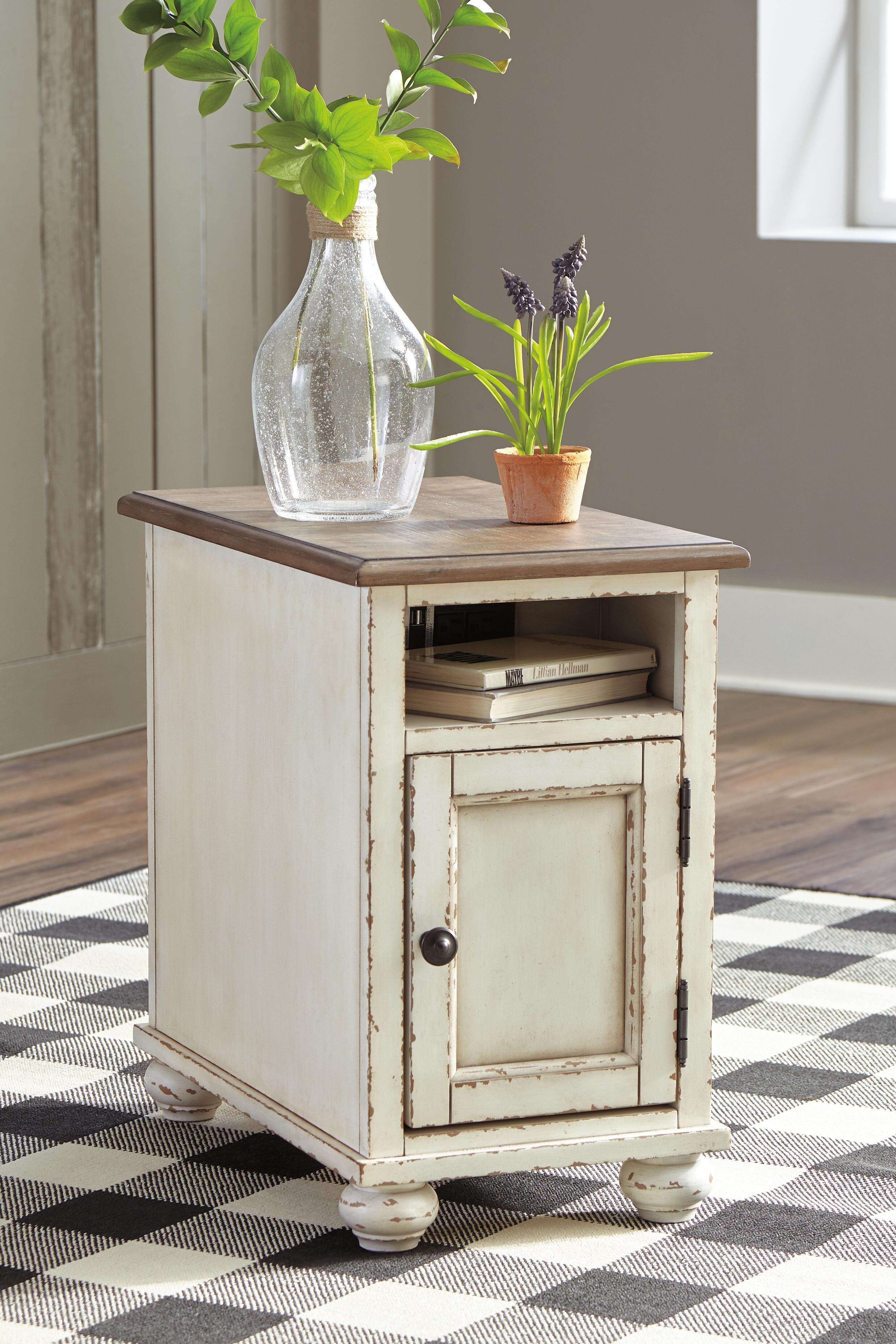 Realyn Chairside End Table - image 3
