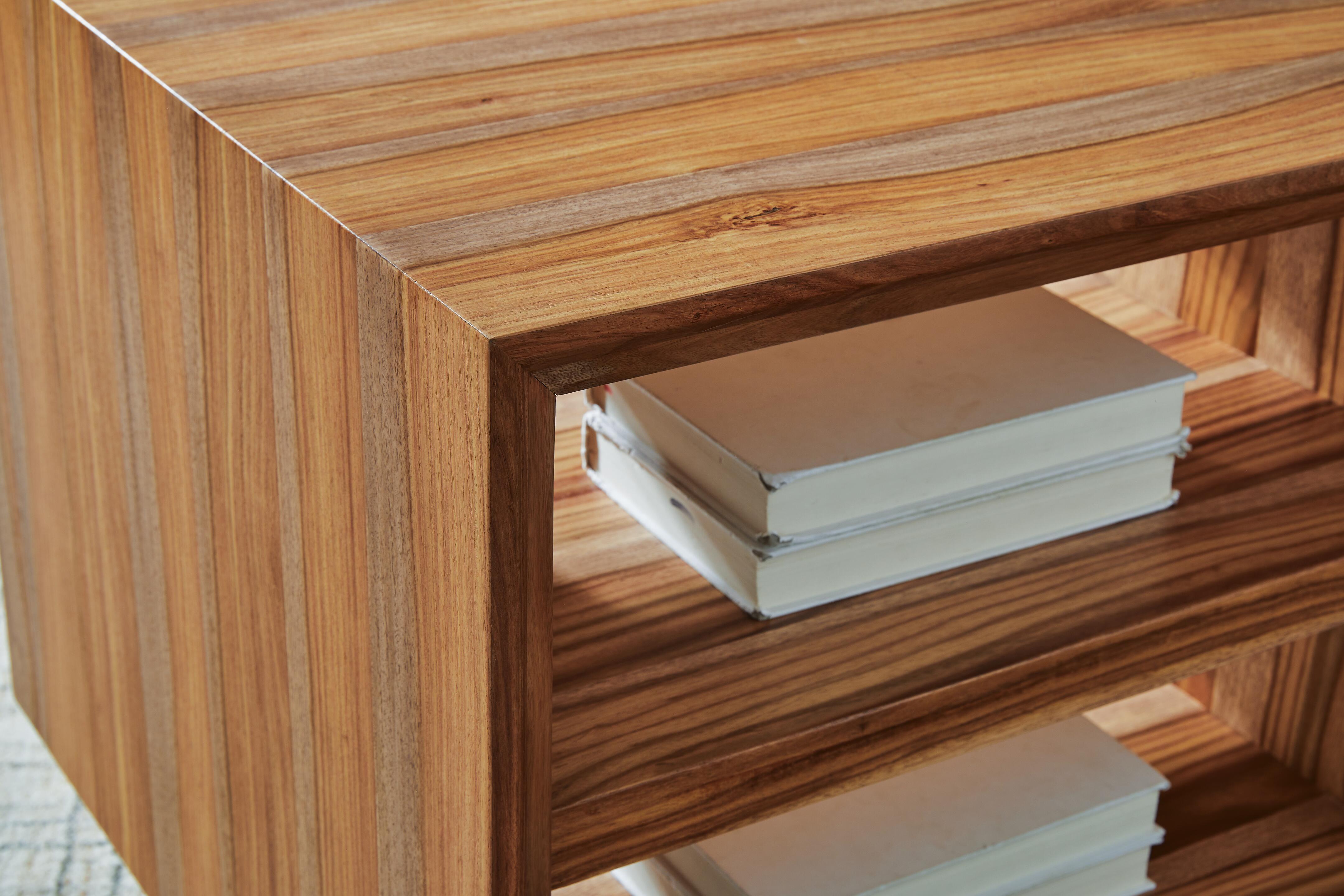 Dressonni End Table - image 5