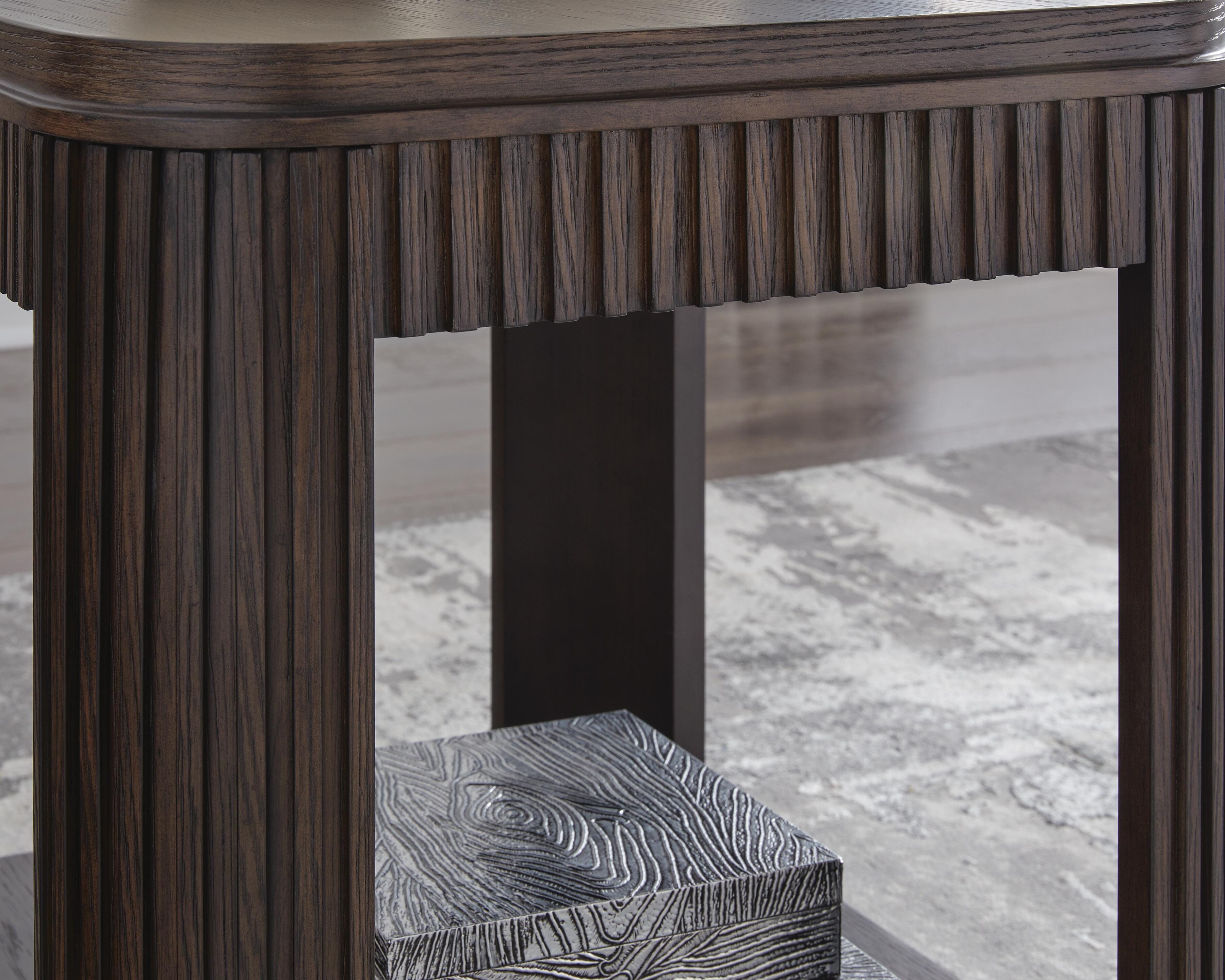 Carlibrie End Table - image 6