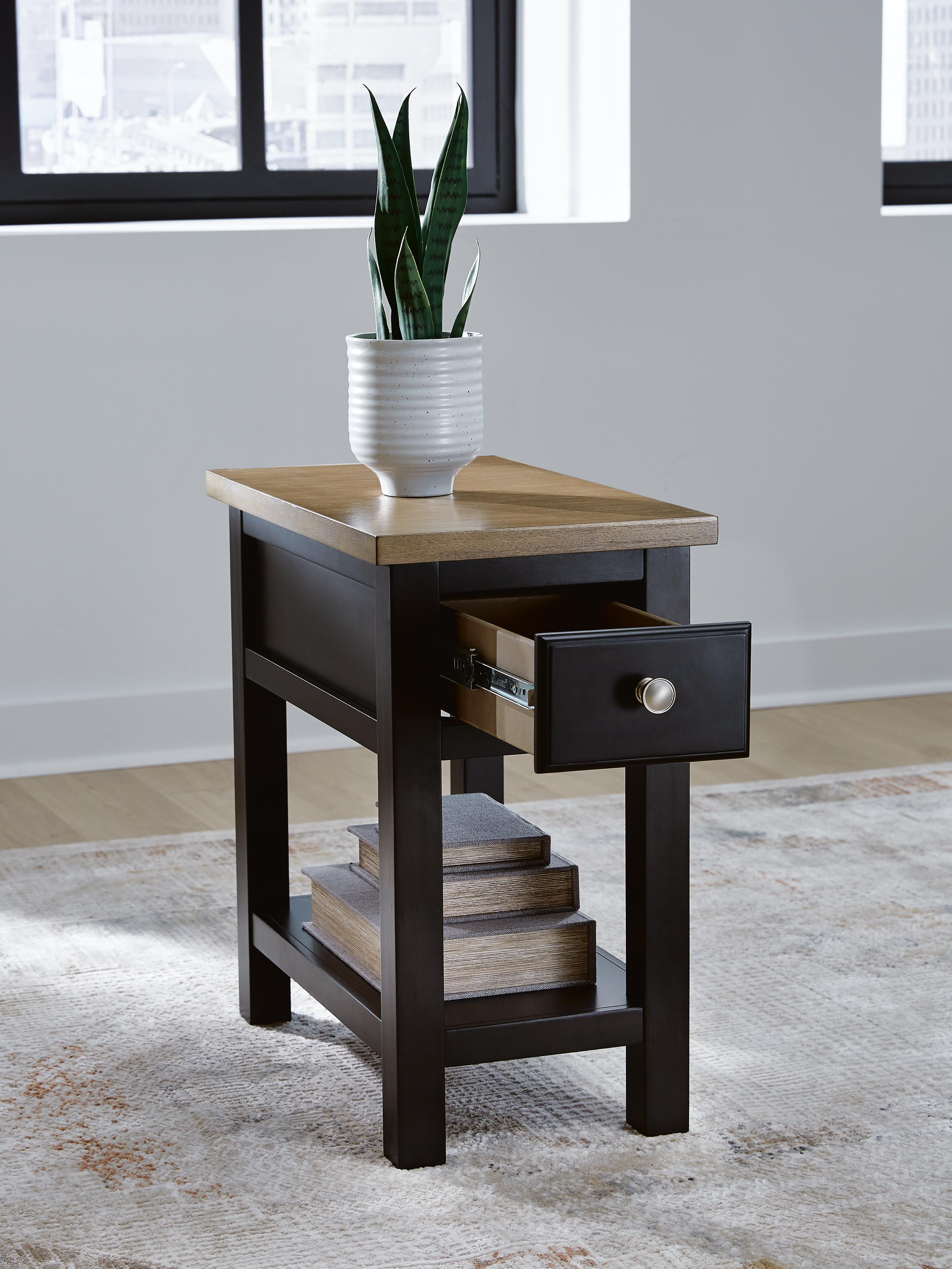 Mesa auxiliar Drazmine Chairside - image 8