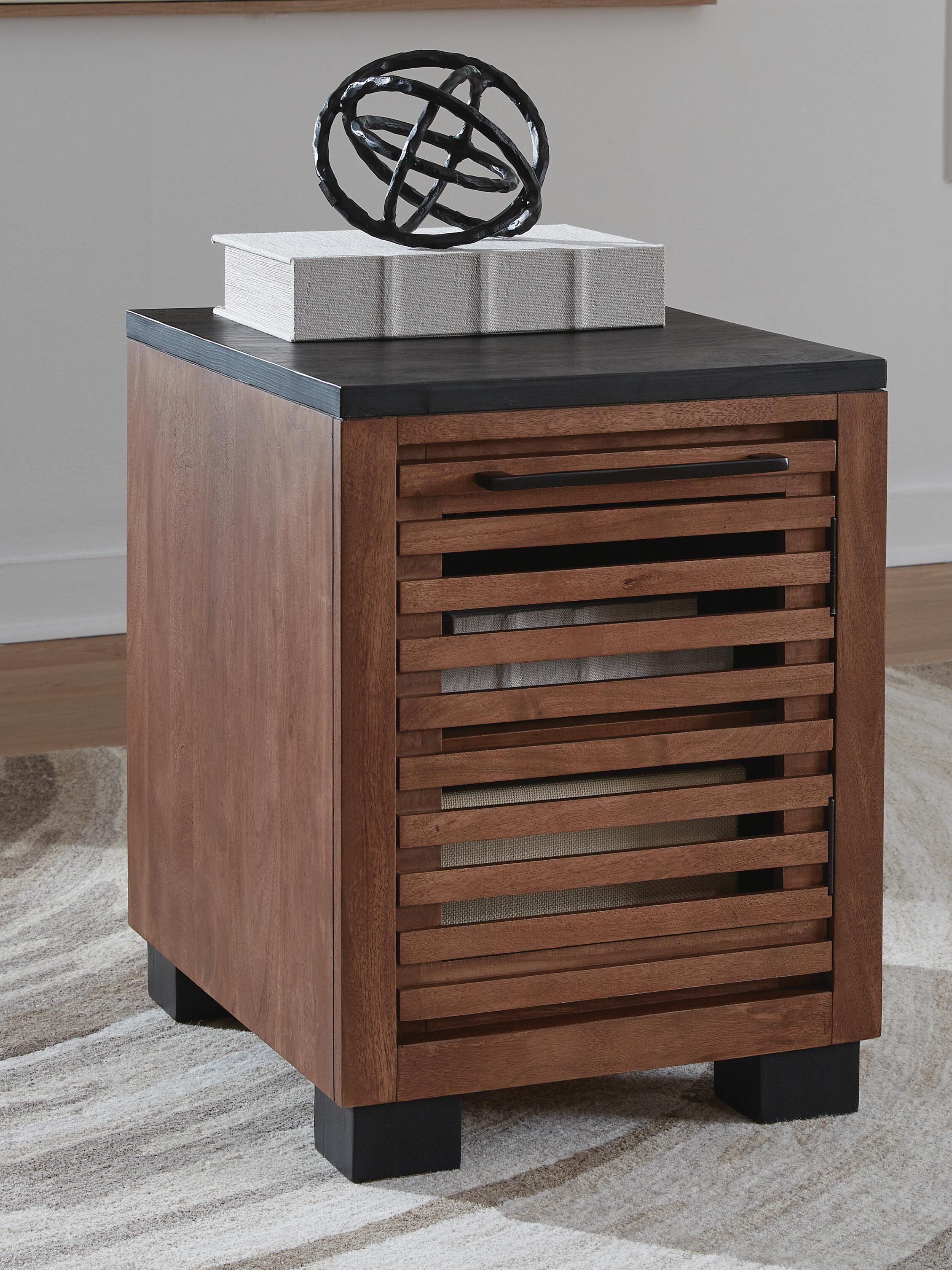 Kallari Chairside End Table - image 1
