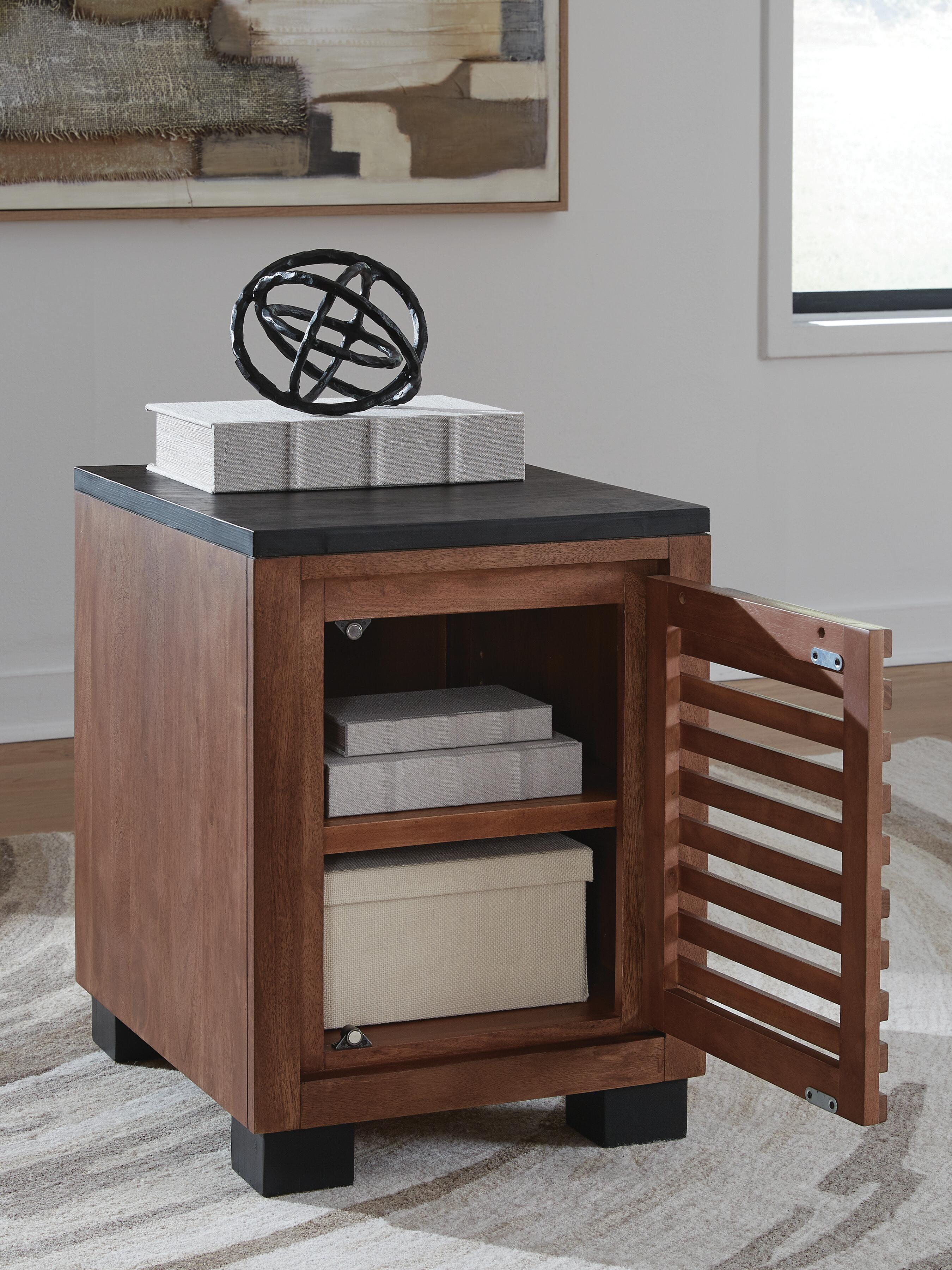Kallari Chairside End Table - image 6