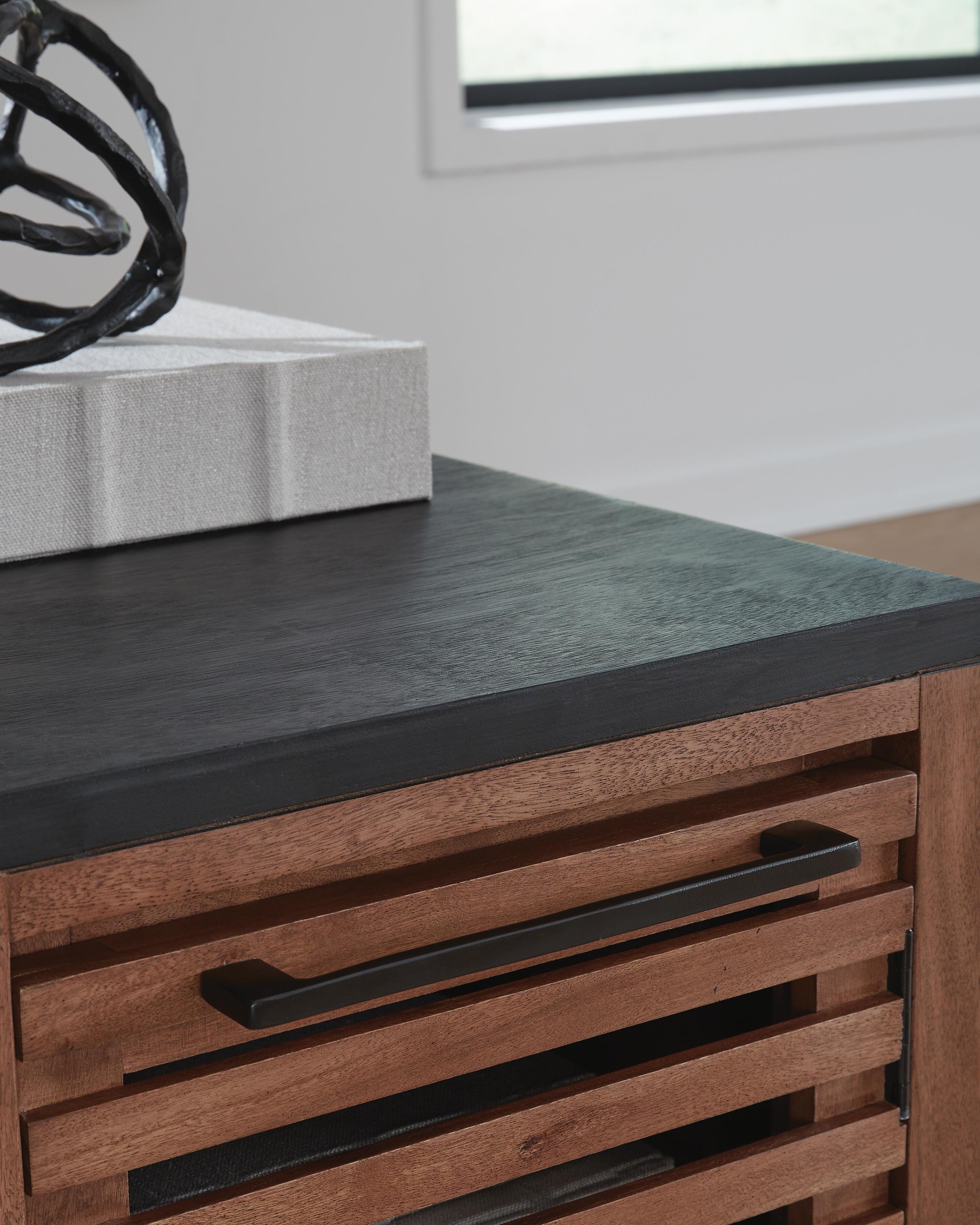 Kallari Chairside End Table - image 7