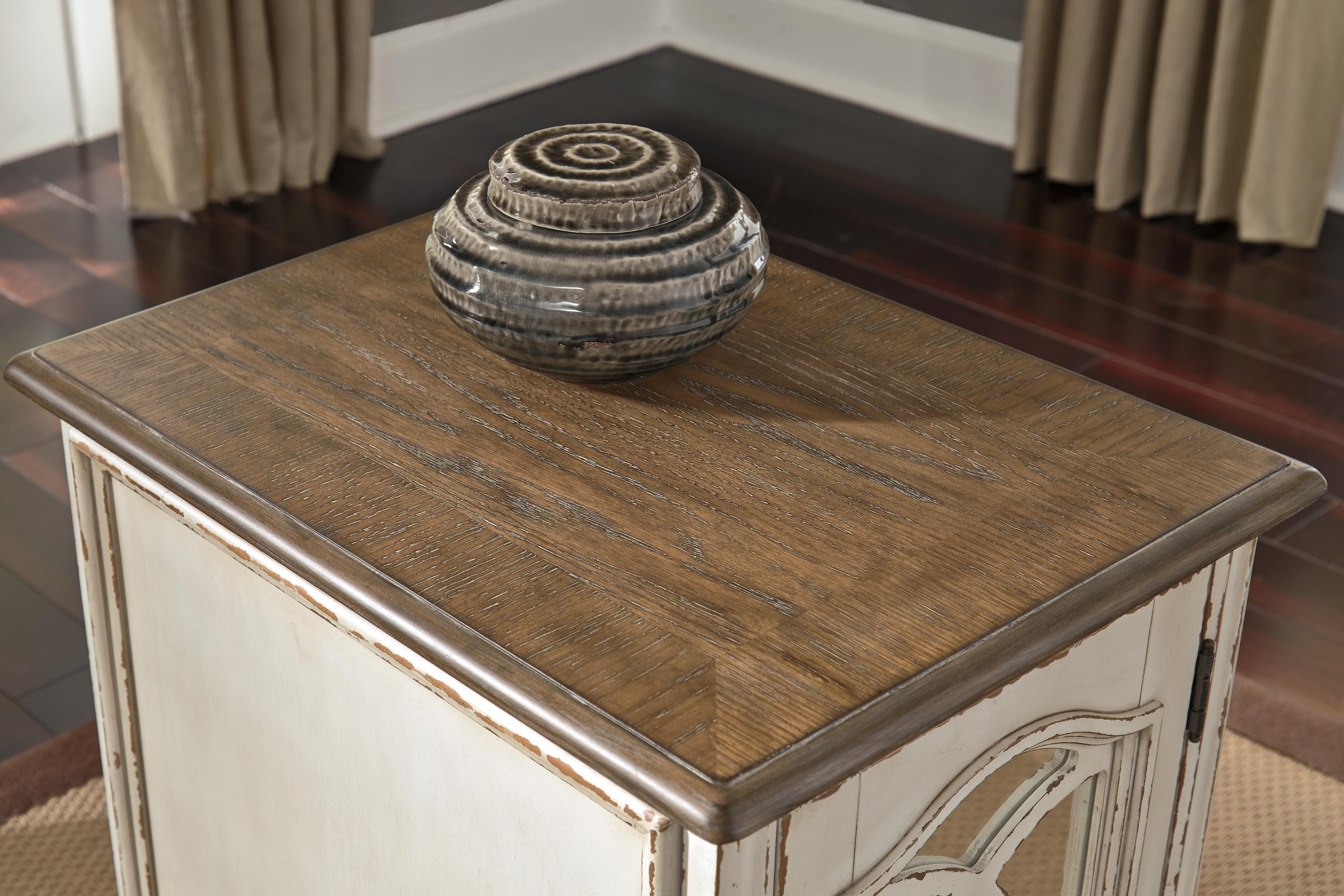 Realyn Chairside End Table - image 8