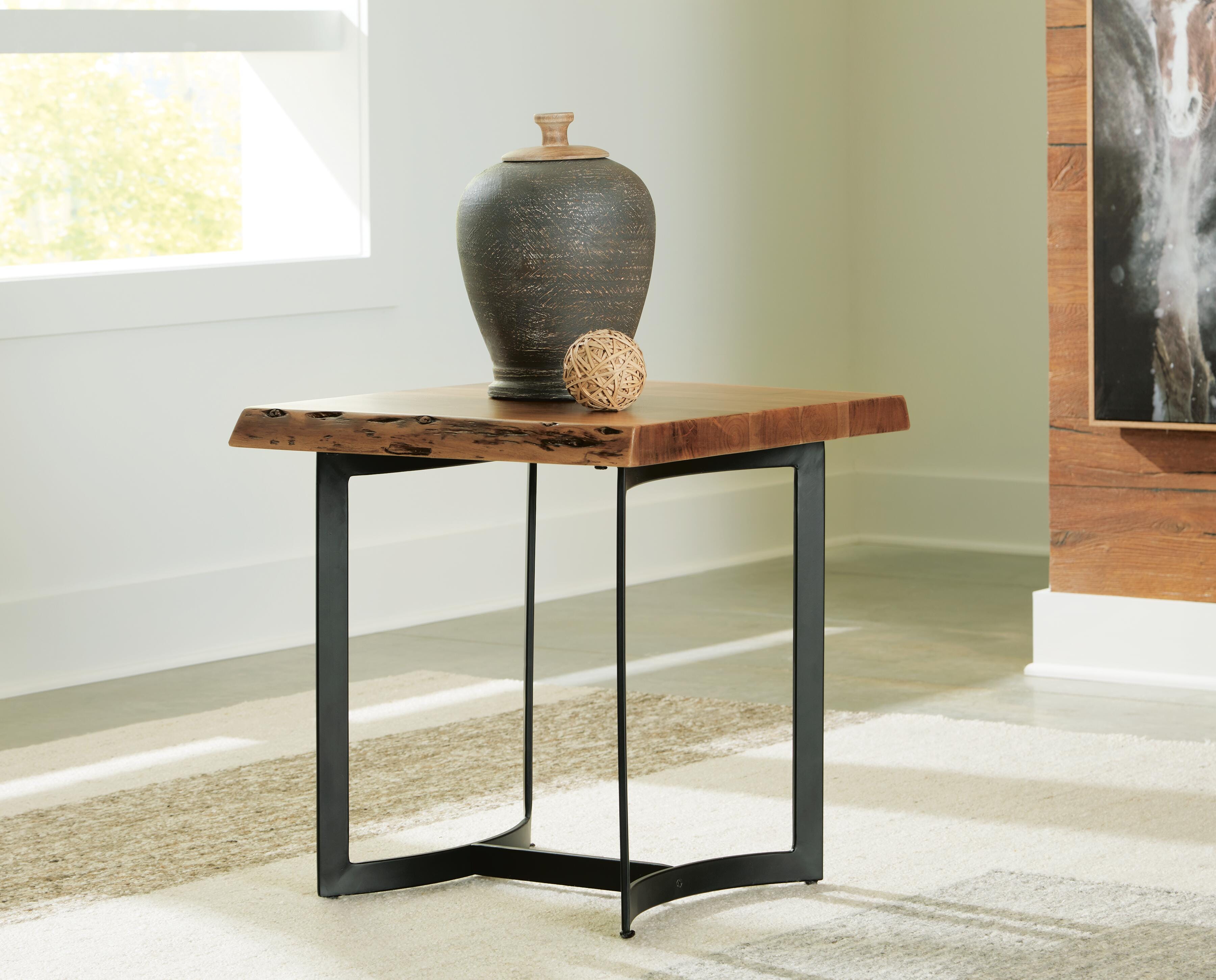 Fortmaine End Table - image 1