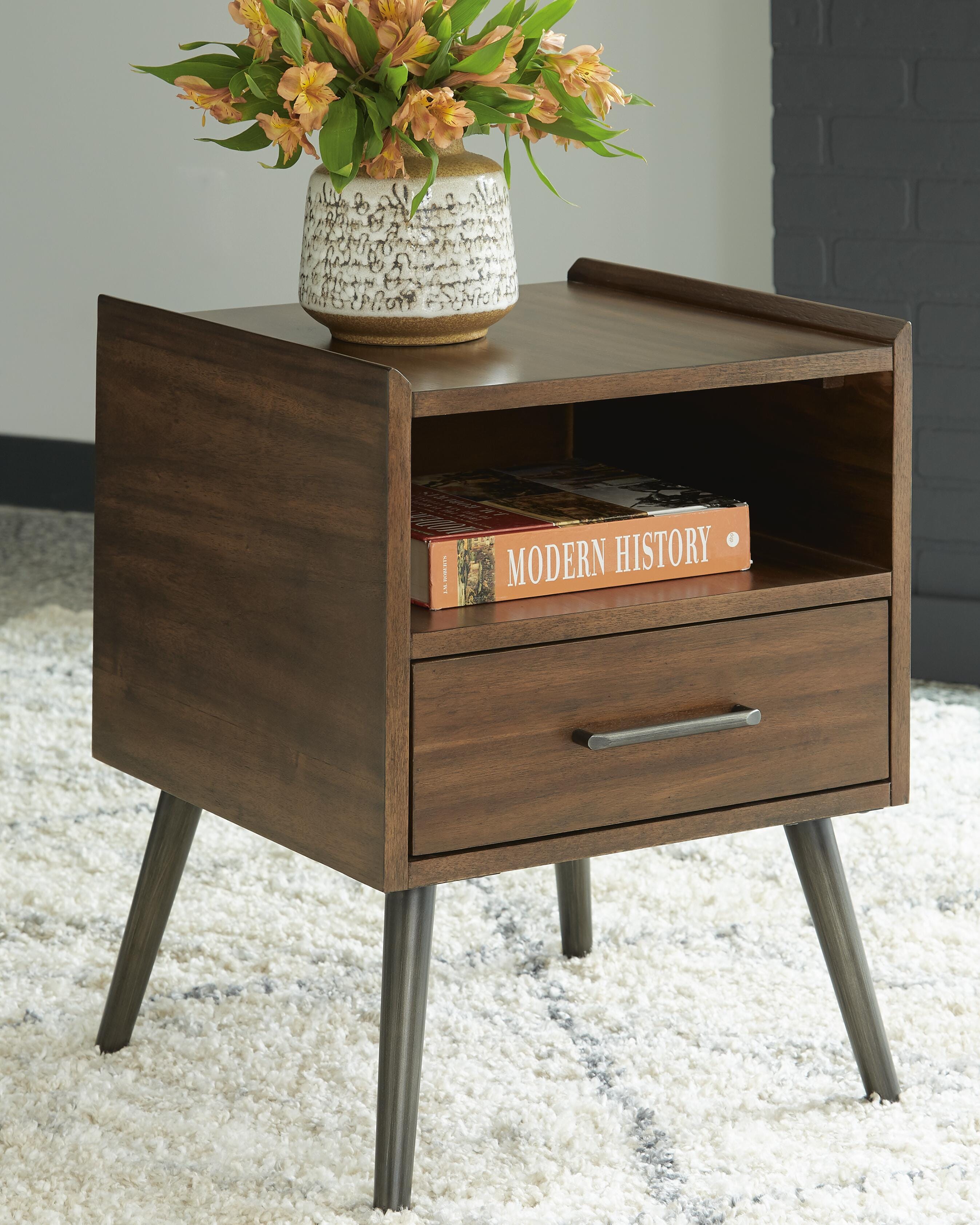 Calmoni End Table, , large