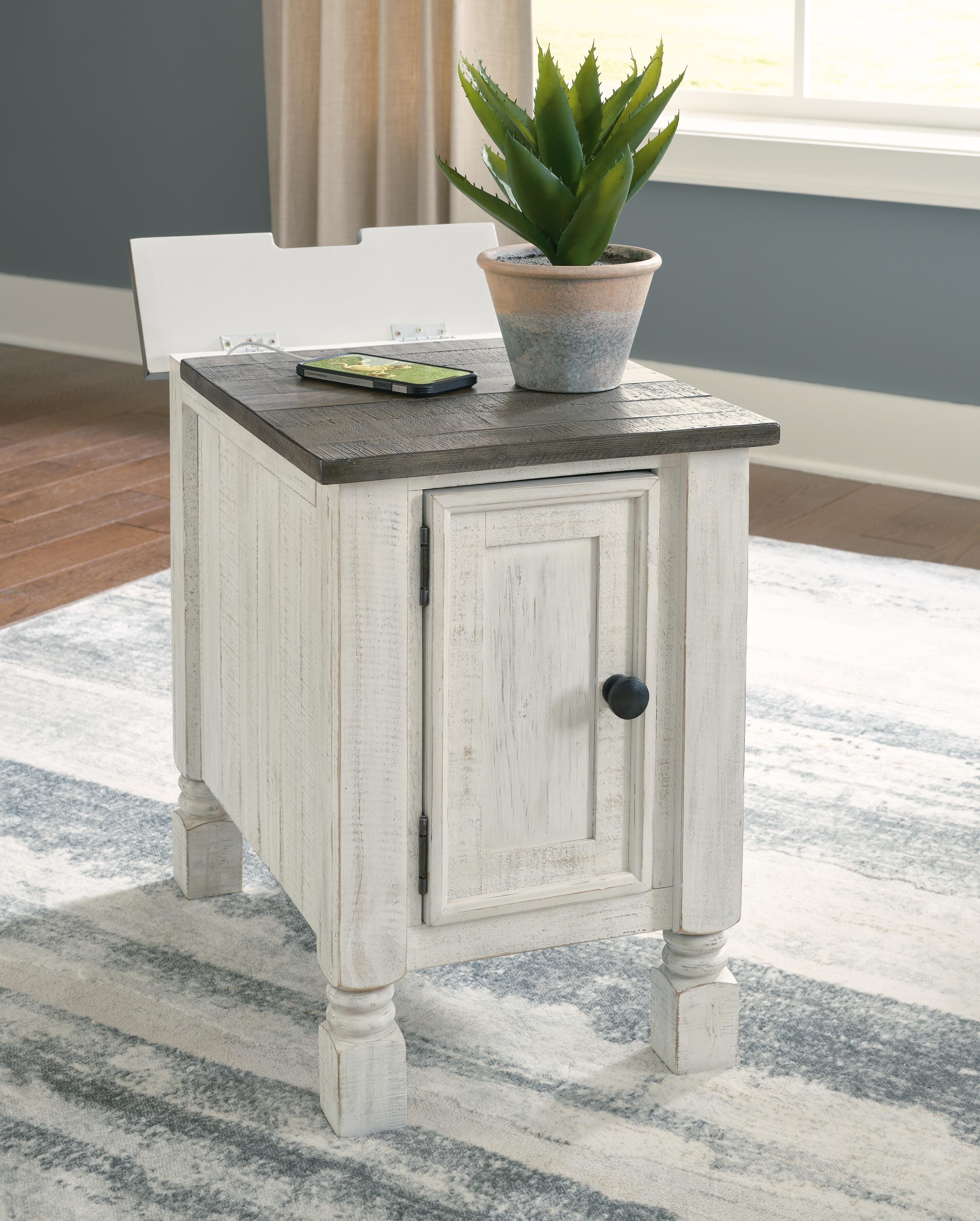 Havalance Chairside End Table - image 7