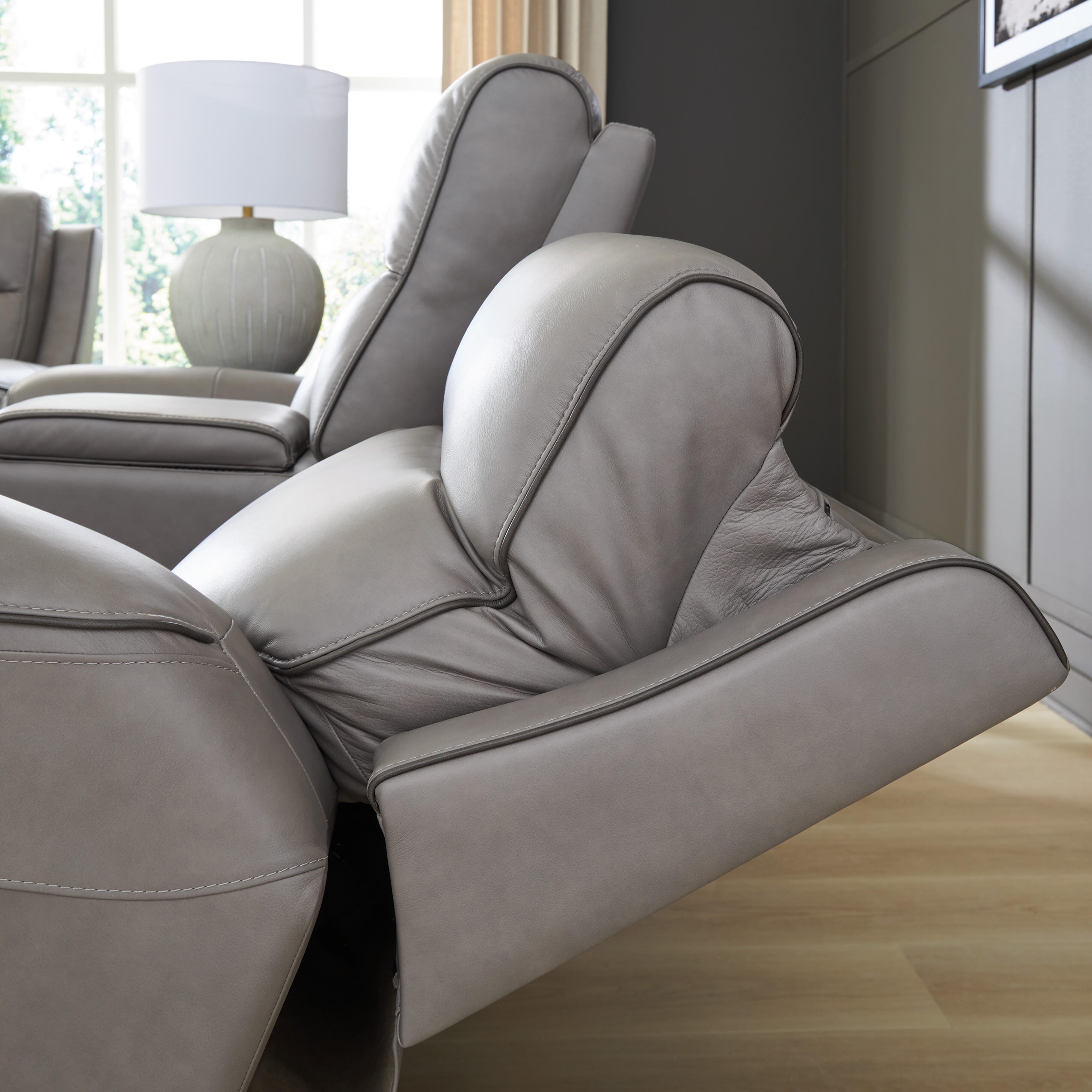 5Z-Relaxation Power Recliner - image 8